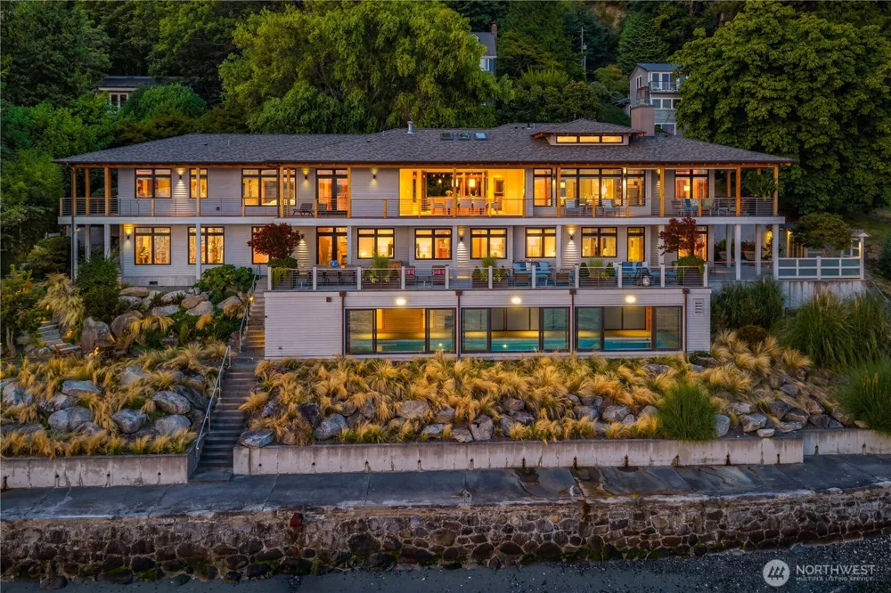 2481 Perkins Lane W Seattle, WA 98199
