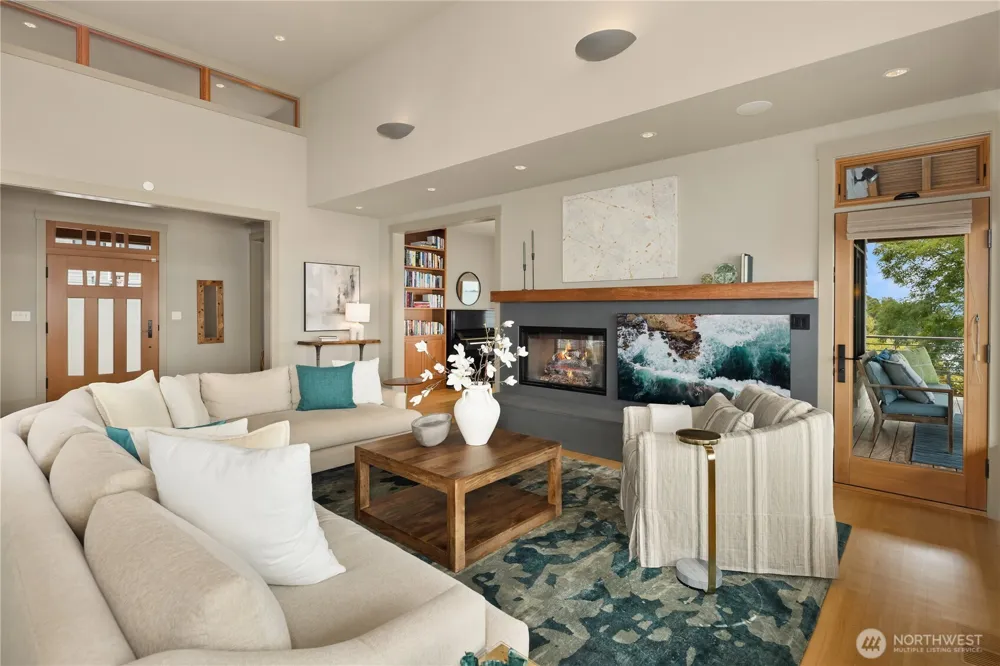 2481 Perkins Lane W Seattle, WA 98199