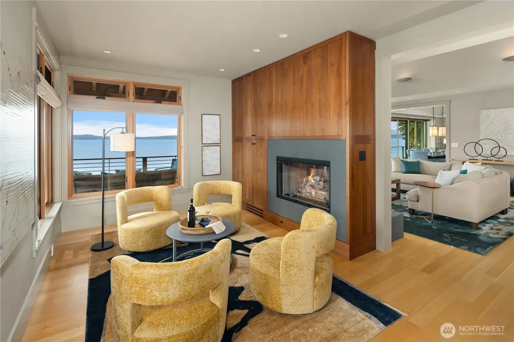 2481 Perkins Lane W Seattle, WA 98199