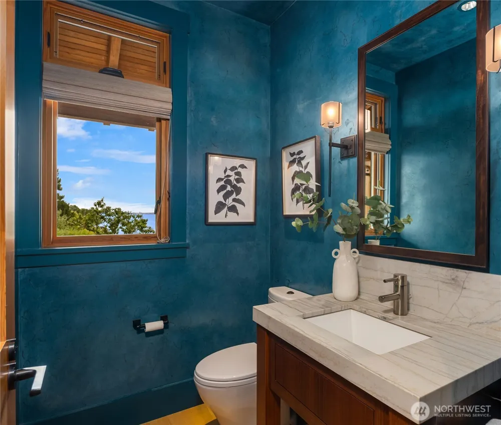 2481 Perkins Lane W Seattle, WA 98199