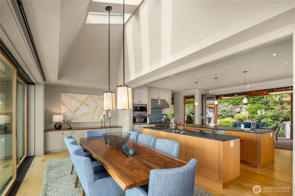 2481 Perkins Lane W Seattle, WA 98199