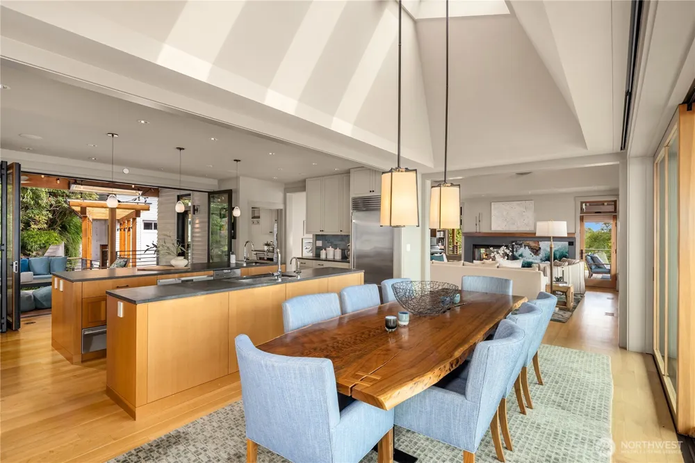 2481 Perkins Lane W Seattle, WA 98199