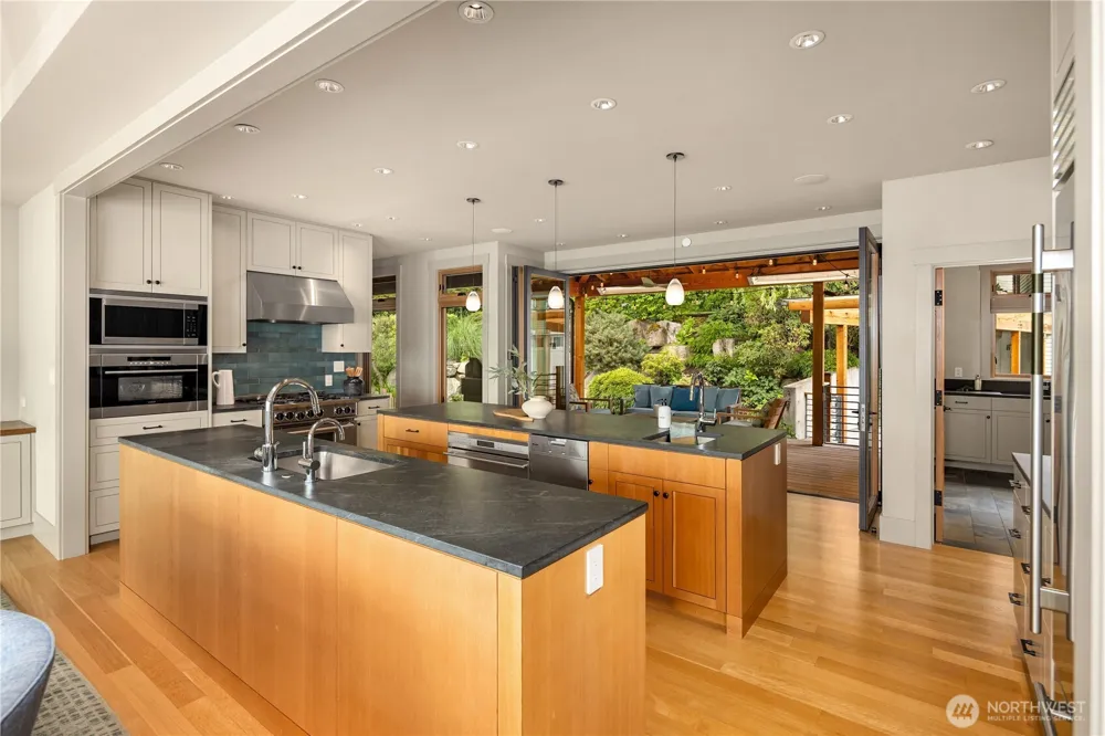 2481 Perkins Lane W Seattle, WA 98199