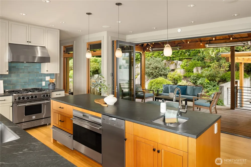 2481 Perkins Lane W Seattle, WA 98199