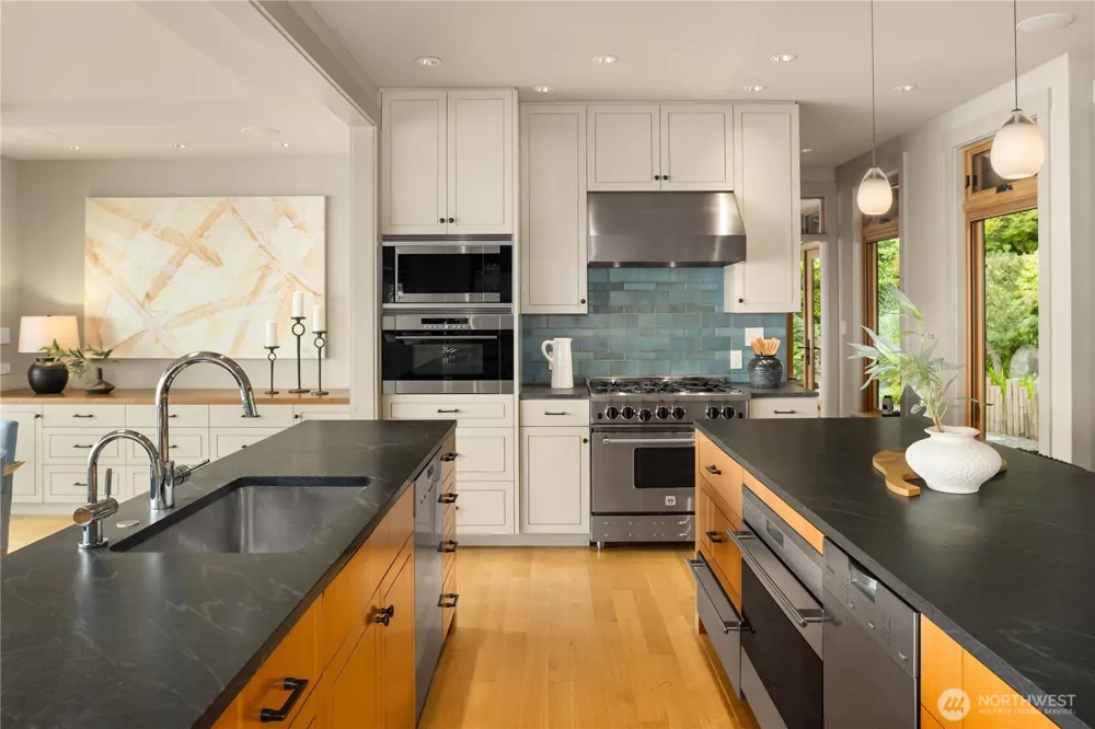 2481 Perkins Lane W Seattle, WA 98199