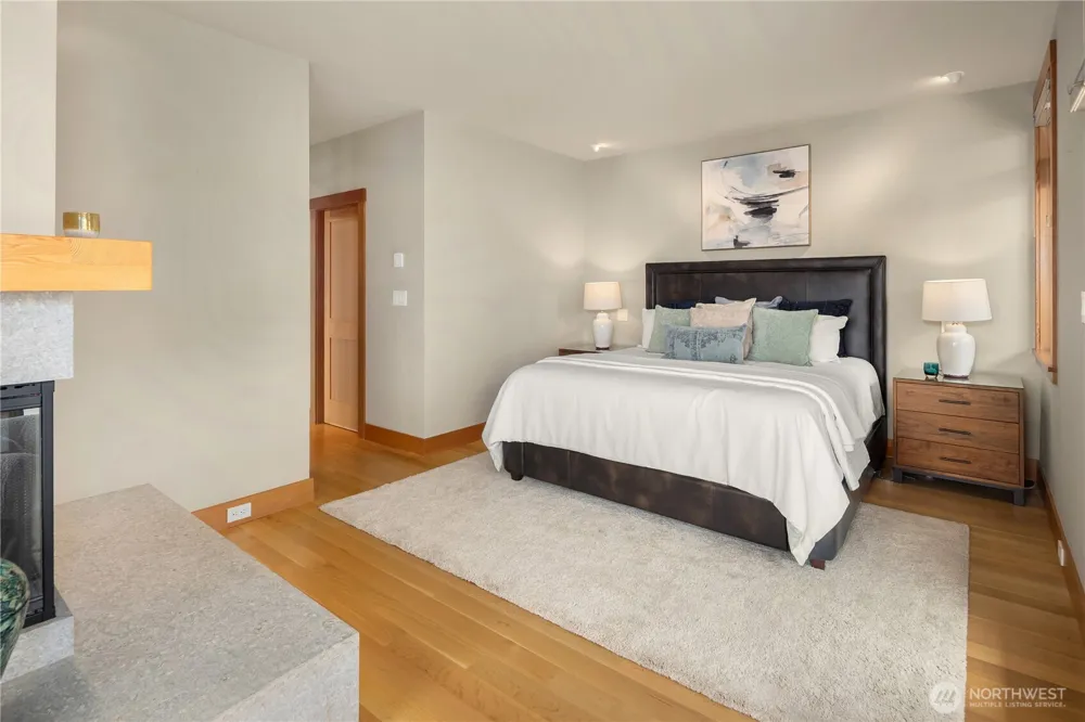 2481 Perkins Lane W Seattle, WA 98199