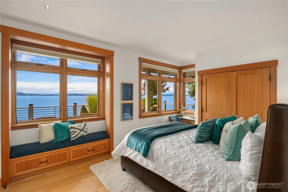 2481 Perkins Lane W Seattle, WA 98199