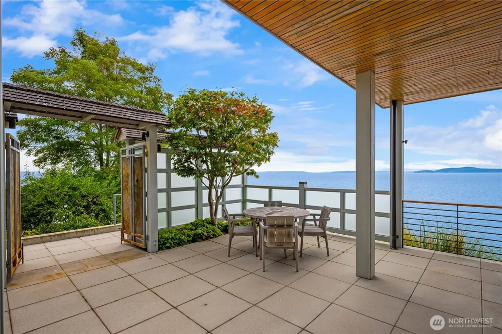 2481 Perkins Lane W Seattle, WA 98199