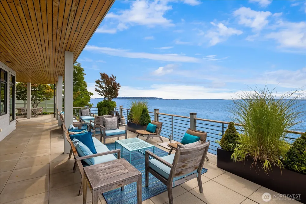 2481 Perkins Lane W Seattle, WA 98199