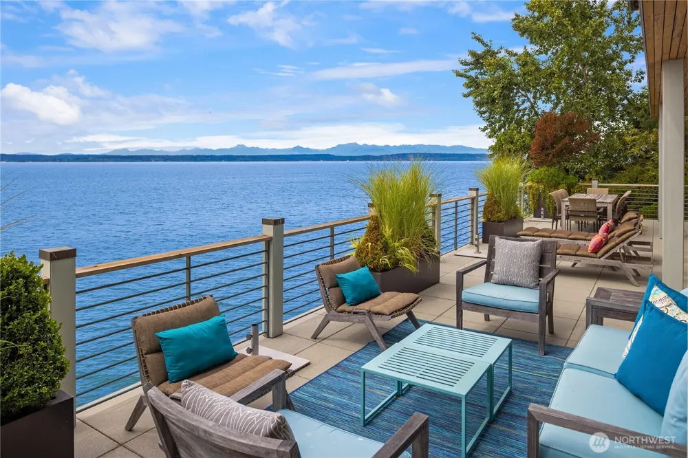 2481 Perkins Lane W Seattle, WA 98199