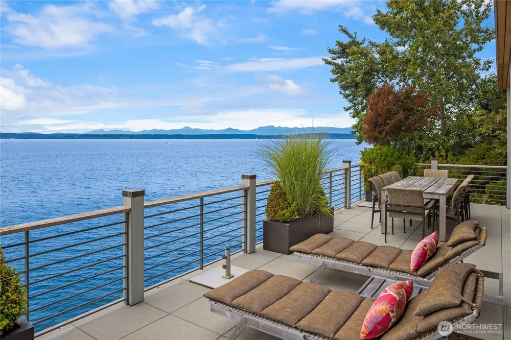 2481 Perkins Lane W Seattle, WA 98199