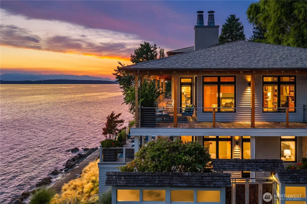 2481 Perkins Lane W Seattle, WA 98199