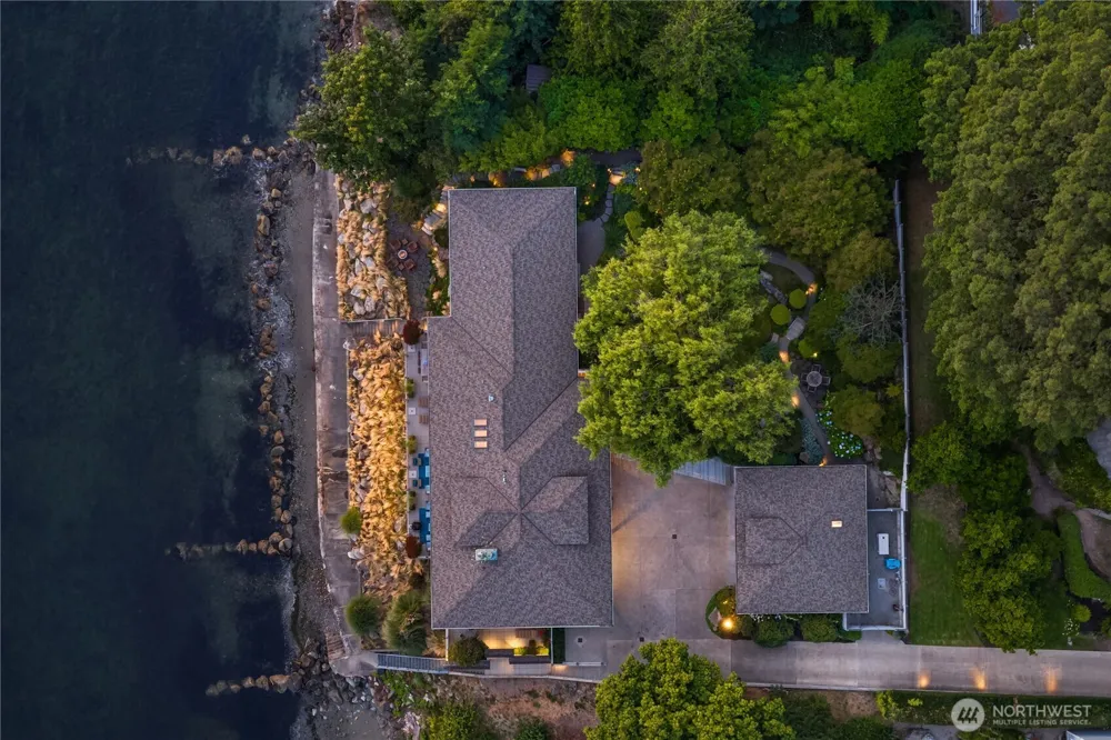 2481 Perkins Lane W Seattle, WA 98199