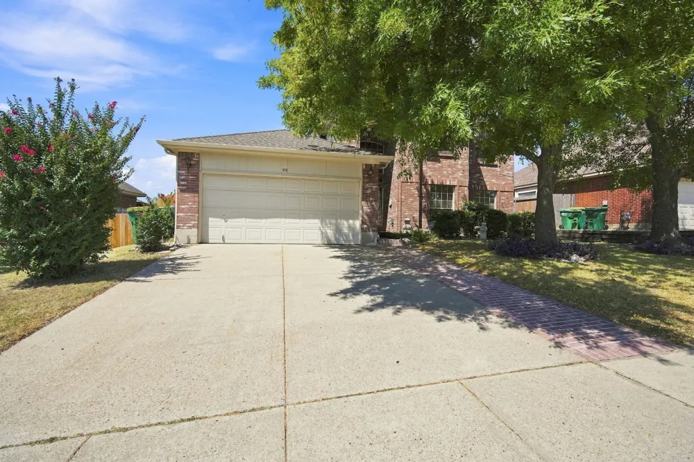 212 Armstrong Drive Cedar Hill, TX 75104