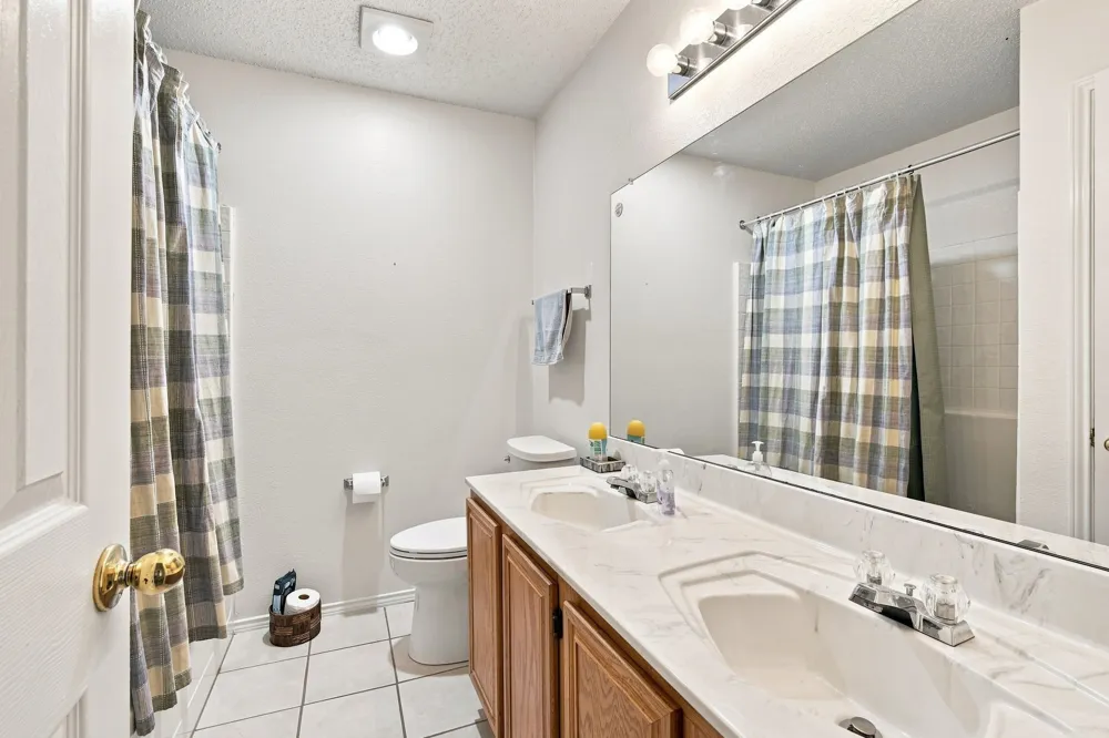212 Armstrong Drive Cedar Hill, TX 75104