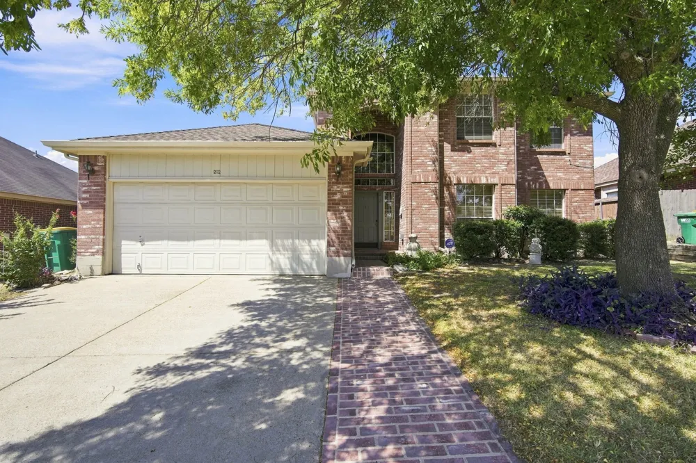 212 Armstrong Drive Cedar Hill, TX 75104