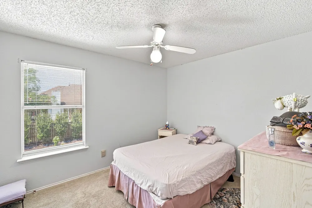 212 Armstrong Drive Cedar Hill, TX 75104