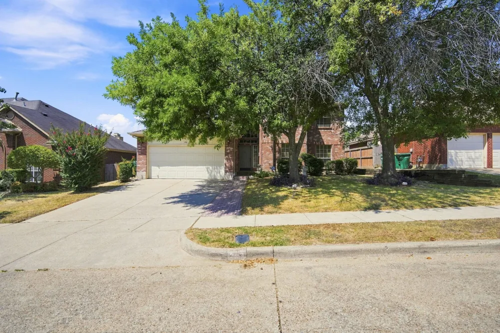 212 Armstrong Drive Cedar Hill, TX 75104