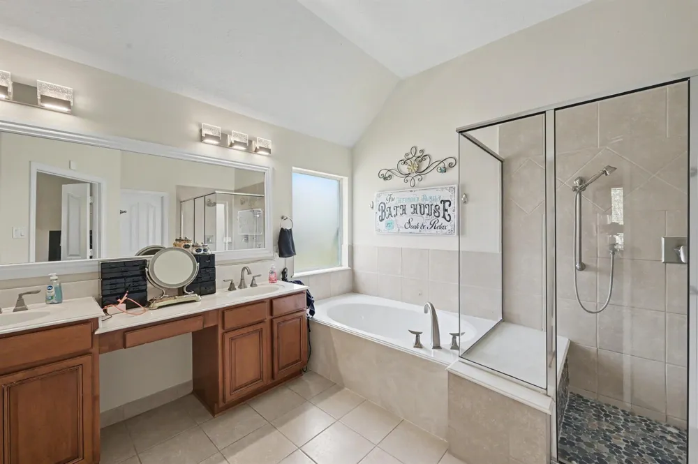 30827 Legends Trace Drive Spring, TX 77386