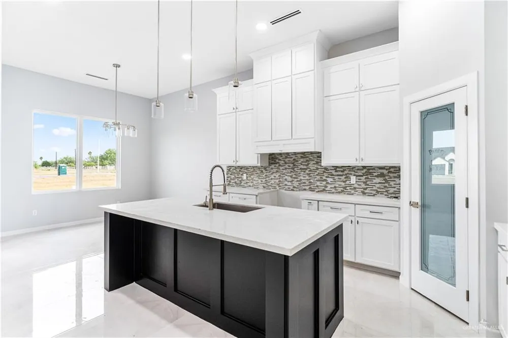 5704 Gira Del Sol Street Edinburg, TX 78542