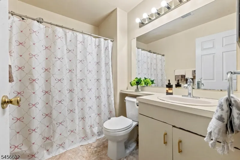 1338 Lavender Ct Mahwah, NJ 07430