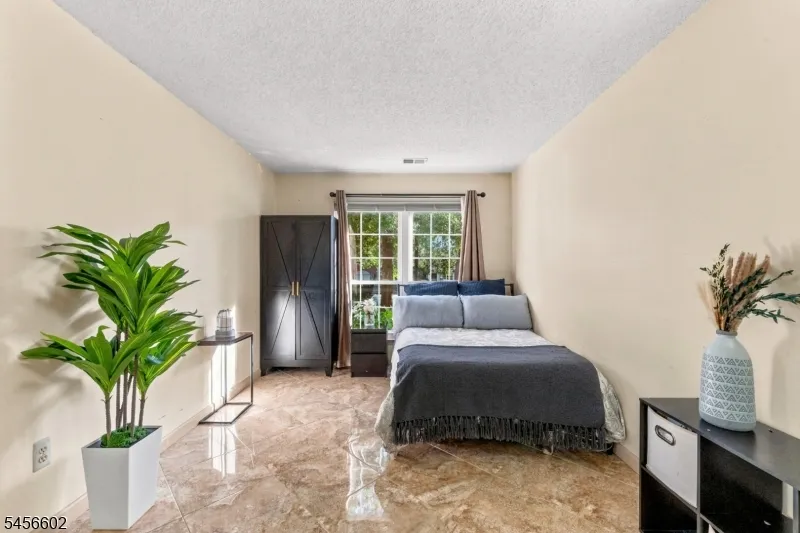 1338 Lavender Ct Mahwah, NJ 07430