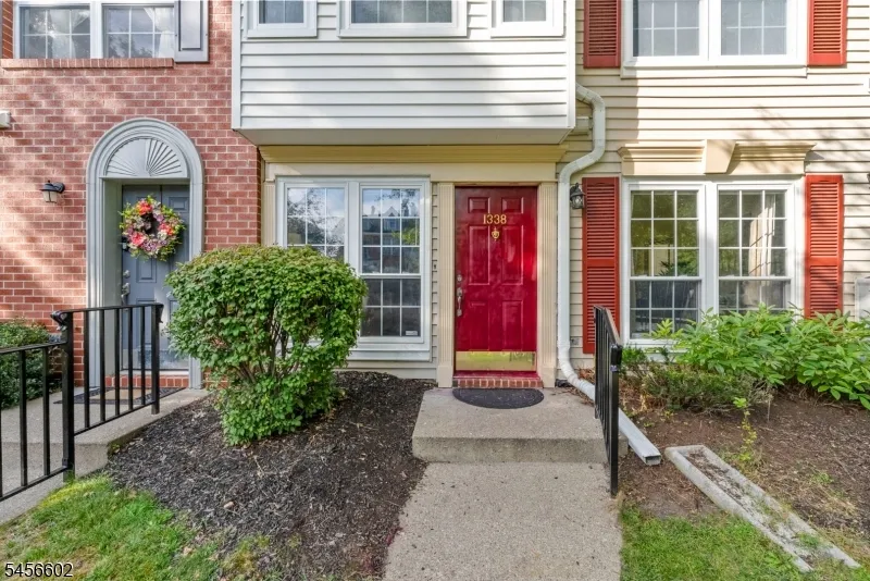 1338 Lavender Ct Mahwah, NJ 07430