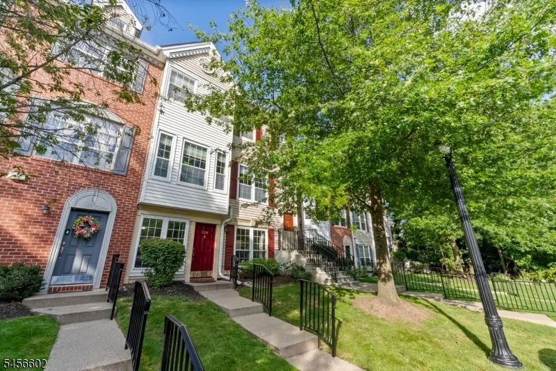 1338 Lavender Ct Mahwah, NJ 07430