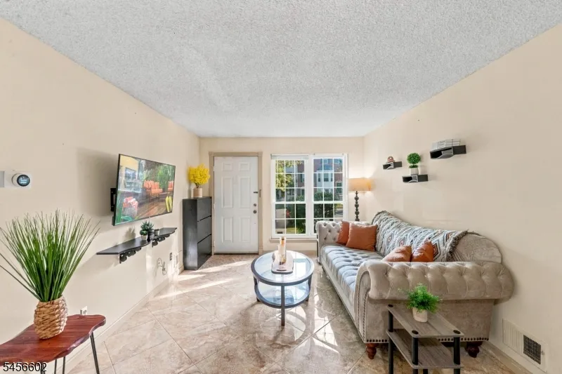 1338 Lavender Ct Mahwah, NJ 07430