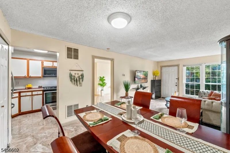 1338 Lavender Ct Mahwah, NJ 07430