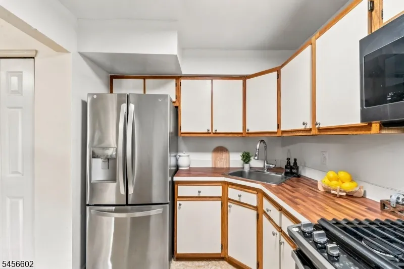 1338 Lavender Ct Mahwah, NJ 07430