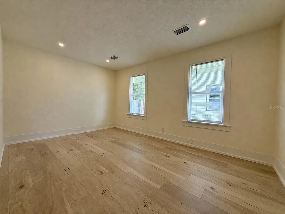 140 KINGSTON AVENUE Daytona Beach, FL 32114