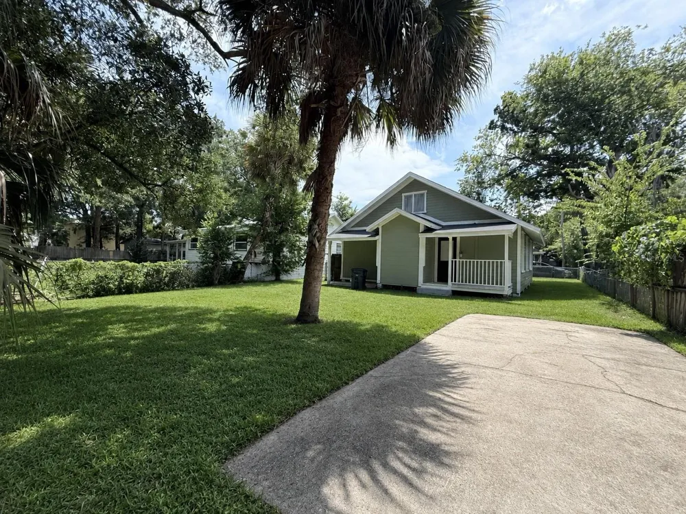 140 KINGSTON AVENUE Daytona Beach, FL 32114