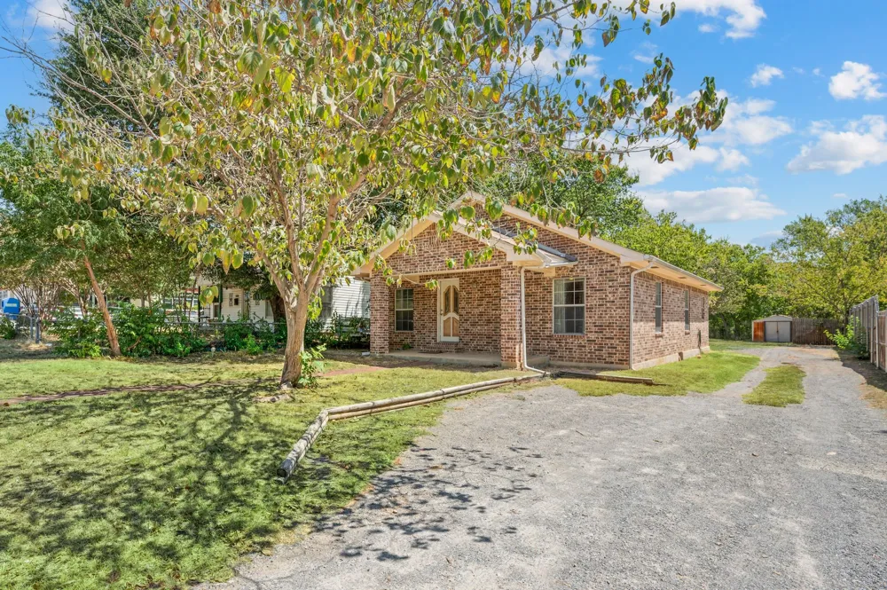 422 Wood Street Denton, TX 76209