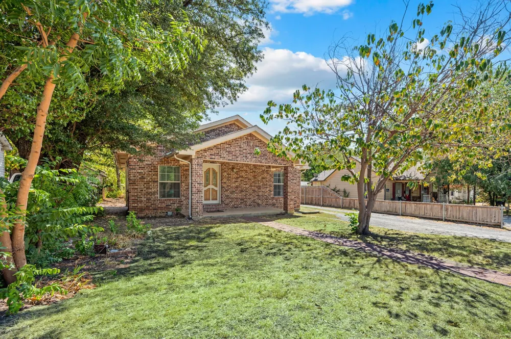 422 Wood Street Denton, TX 76209