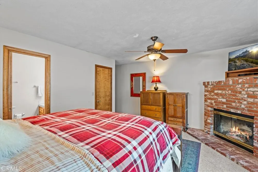 1902 Virginia Wrightwood, CA 92397