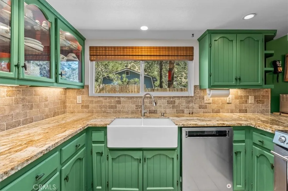 1902 Virginia Wrightwood, CA 92397