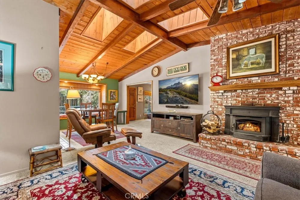 1902 Virginia Wrightwood, CA 92397