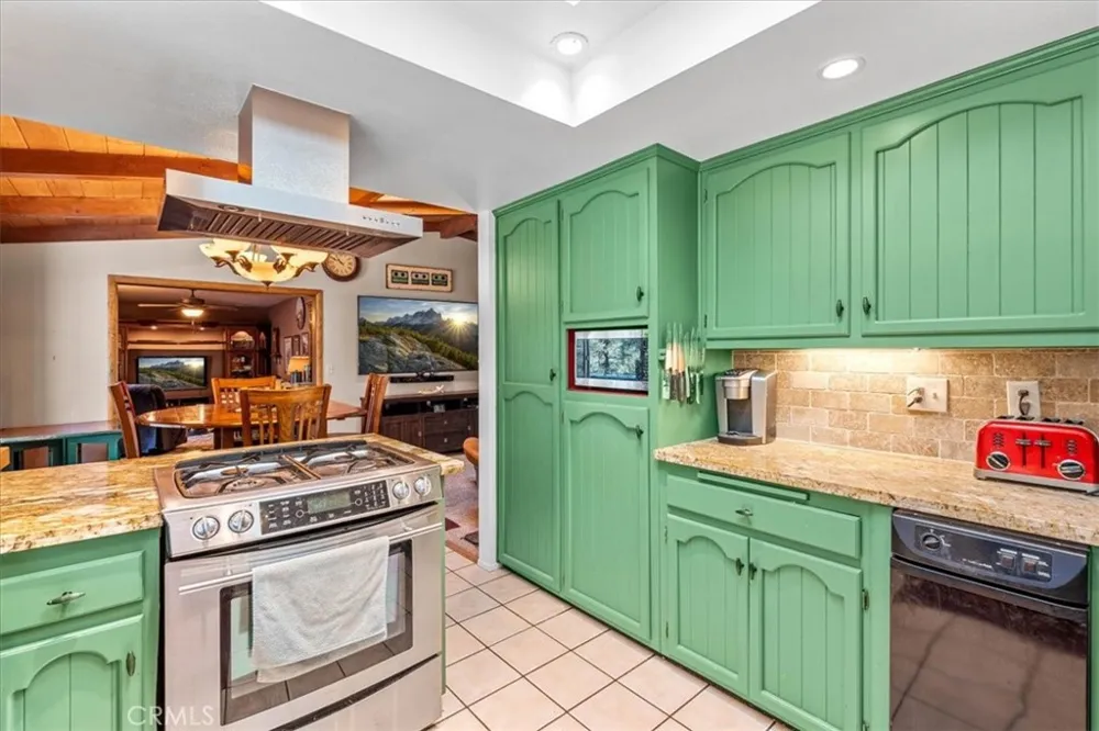 1902 Virginia Wrightwood, CA 92397