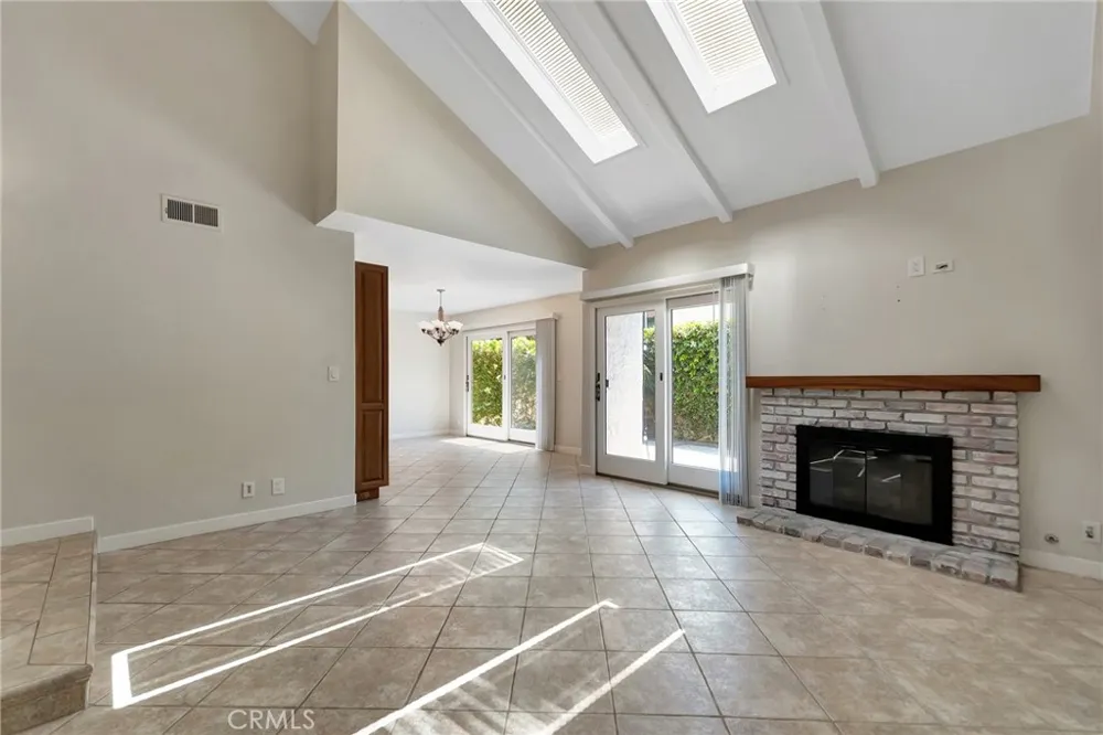 512 Amber Drive Huntington Beach, CA 92648