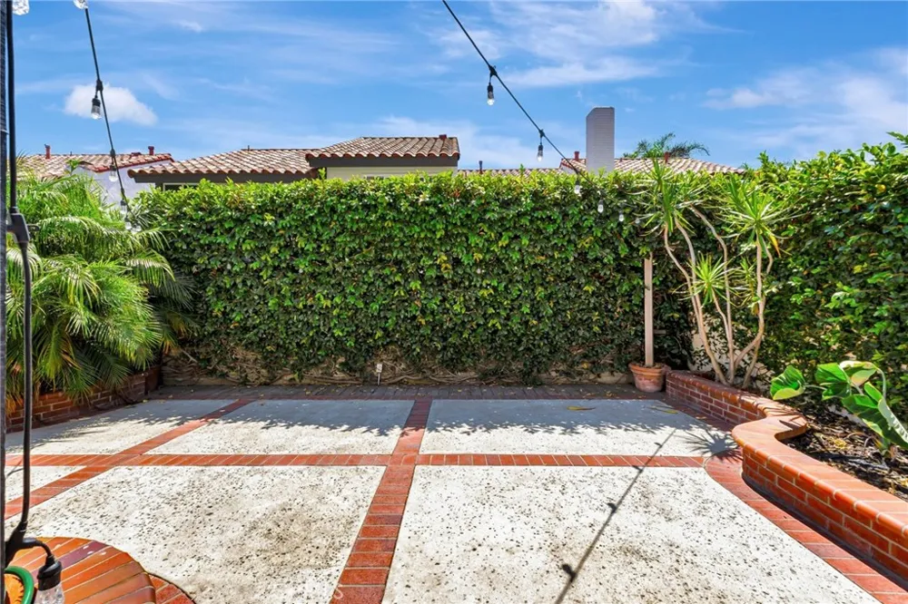512 Amber Drive Huntington Beach, CA 92648