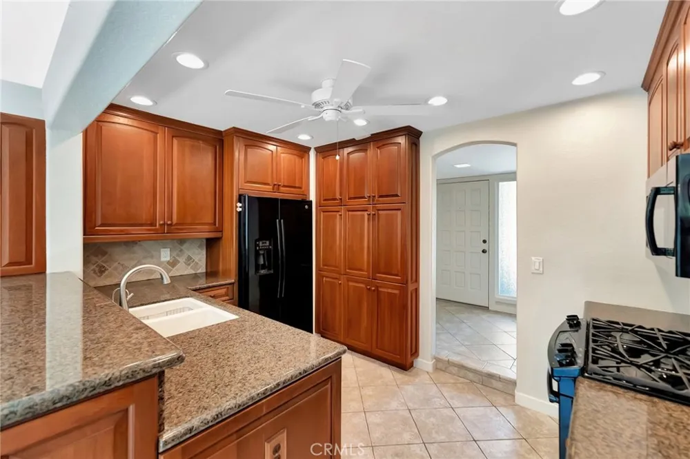 512 Amber Drive Huntington Beach, CA 92648