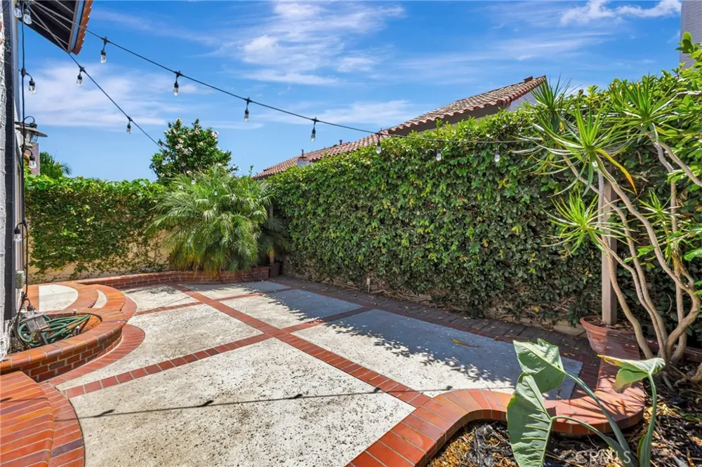 512 Amber Drive Huntington Beach, CA 92648
