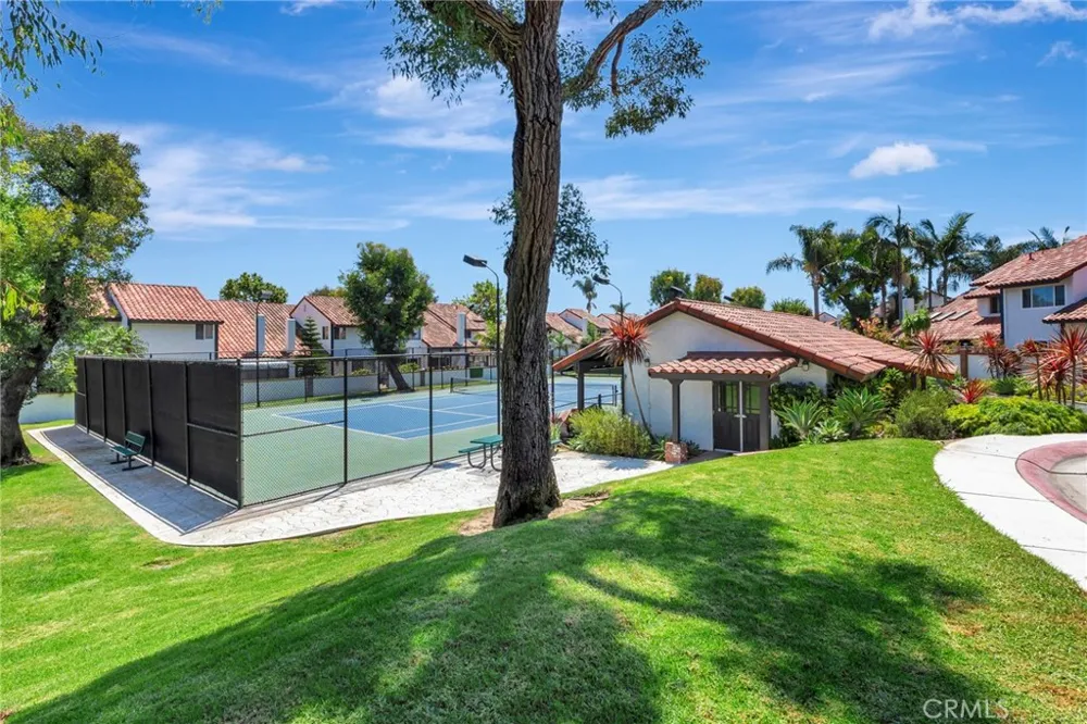 512 Amber Drive Huntington Beach, CA 92648