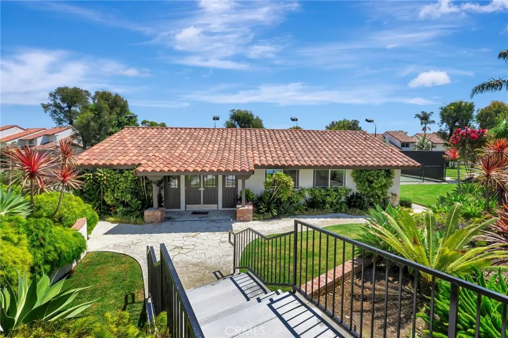 512 Amber Drive Huntington Beach, CA 92648