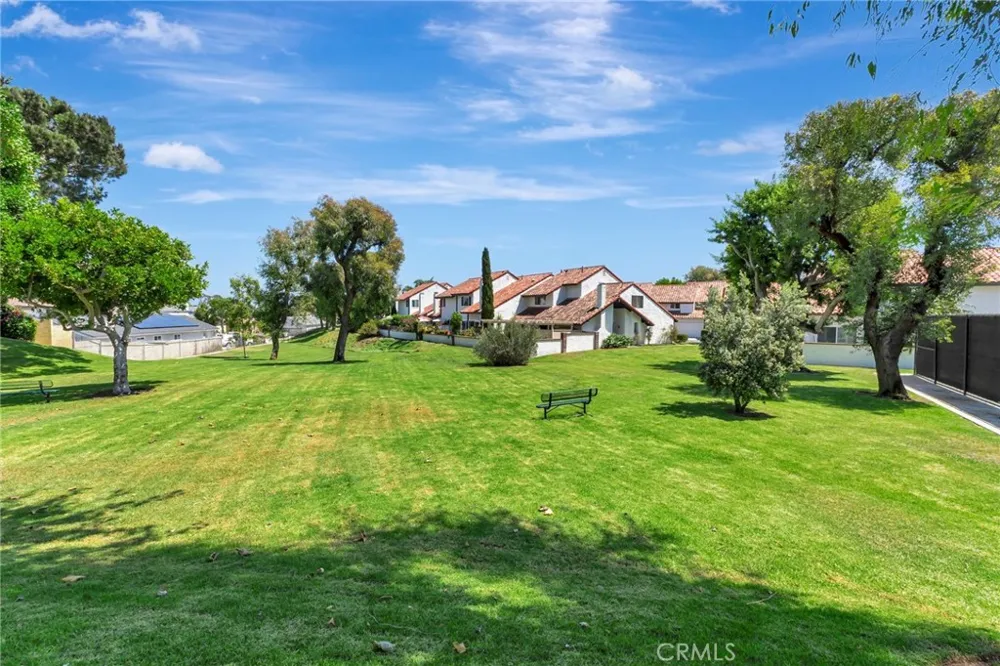 512 Amber Drive Huntington Beach, CA 92648