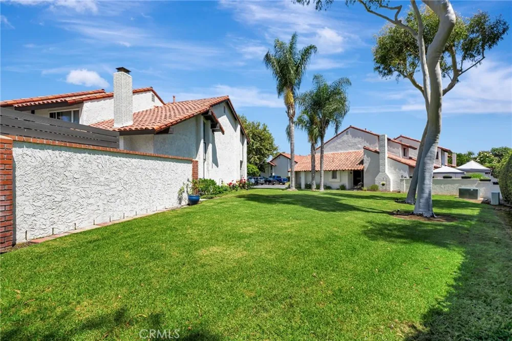 512 Amber Drive Huntington Beach, CA 92648