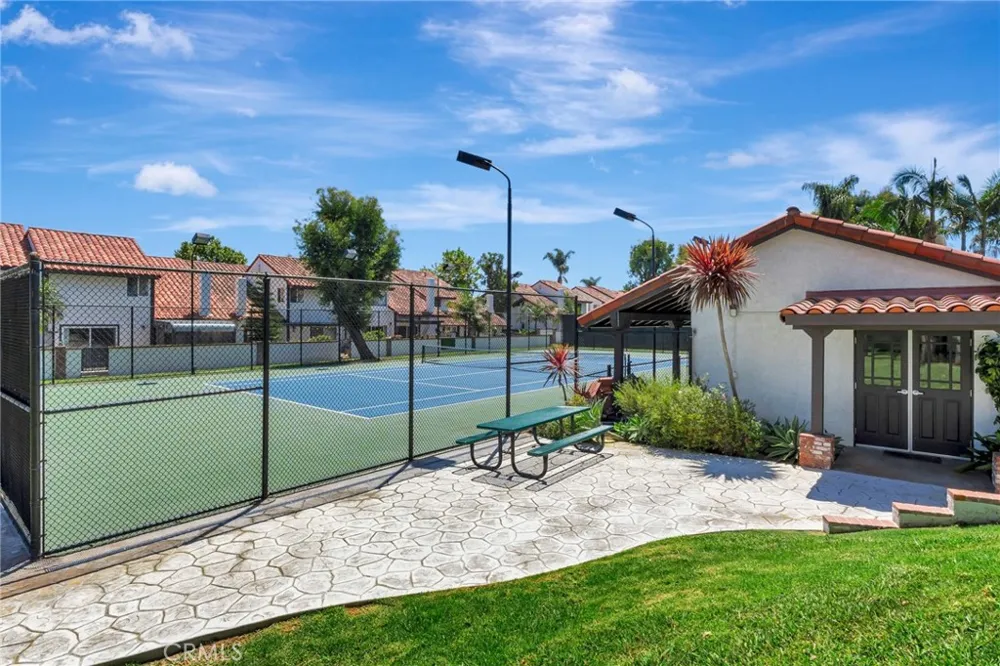 512 Amber Drive Huntington Beach, CA 92648