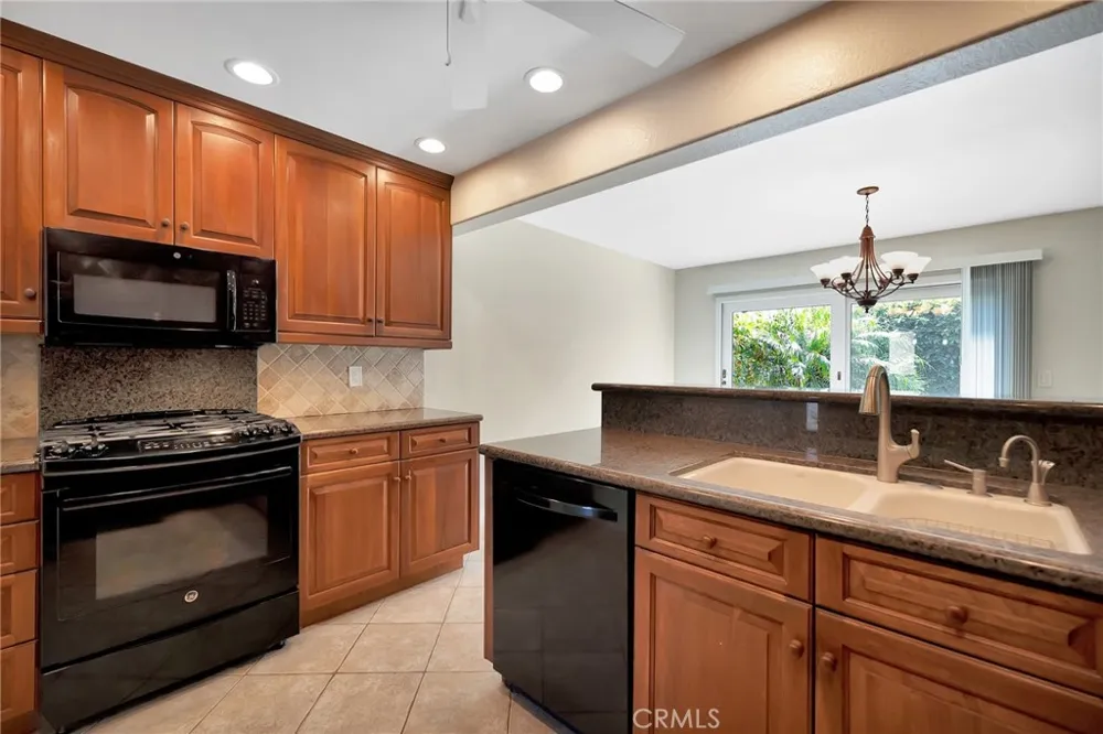 512 Amber Drive Huntington Beach, CA 92648