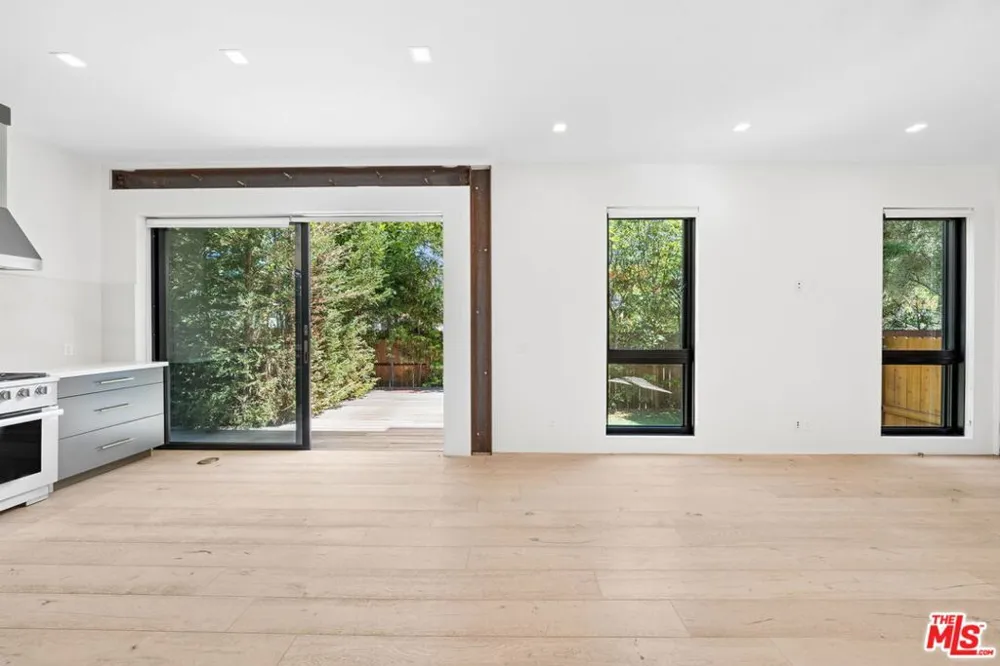 633 Palms Boulevard Venice, CA 90291